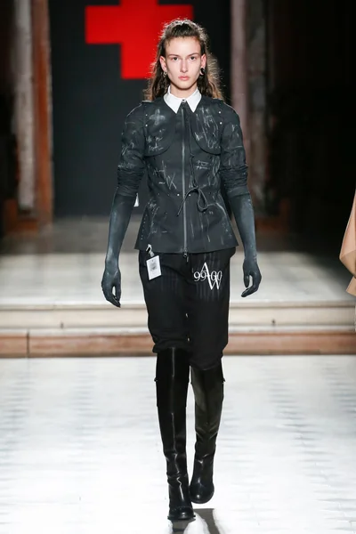 Look 24